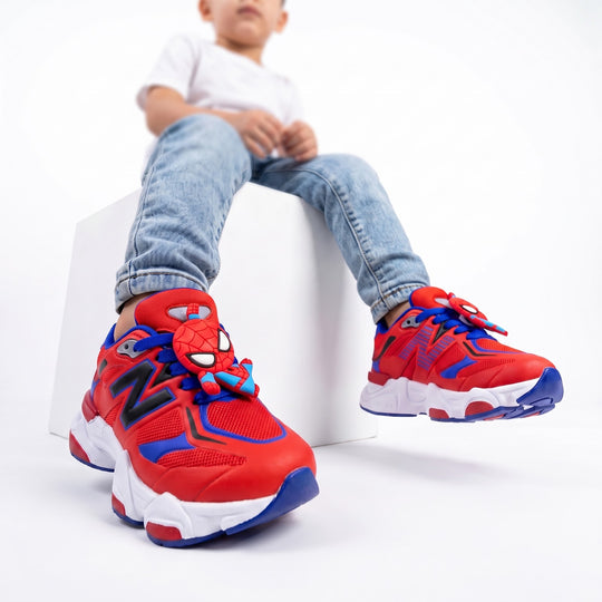 Tenis Spider-Héroe para niños - vista estudio
