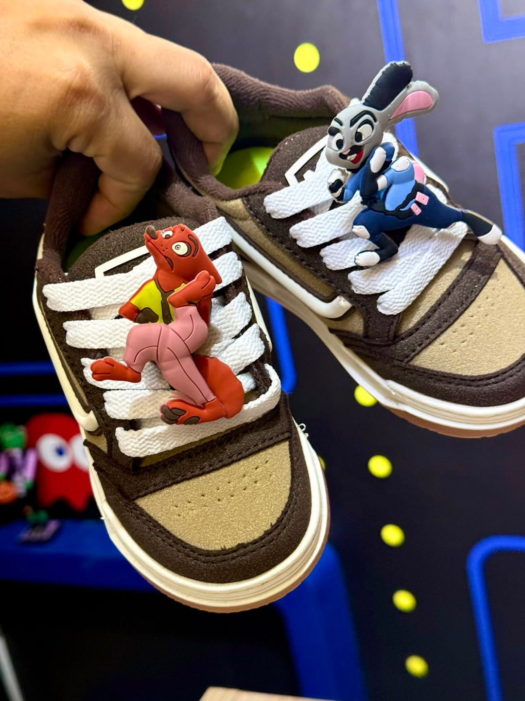 Tenis para niños detalle de apliques