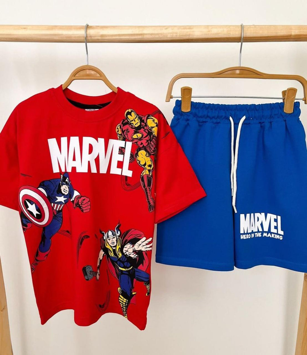 Haz que su infancia brille con estilo: Conjuntos únicos para pequeños llenos de personalidad.