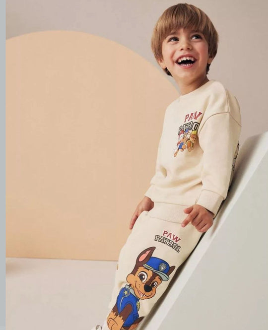 ¡La Comodidad y Estilo que Tu Pequeño Merece se encuentra en nuestros conjuntos deportivos del Rey Leon y sus amigos Favoritos!