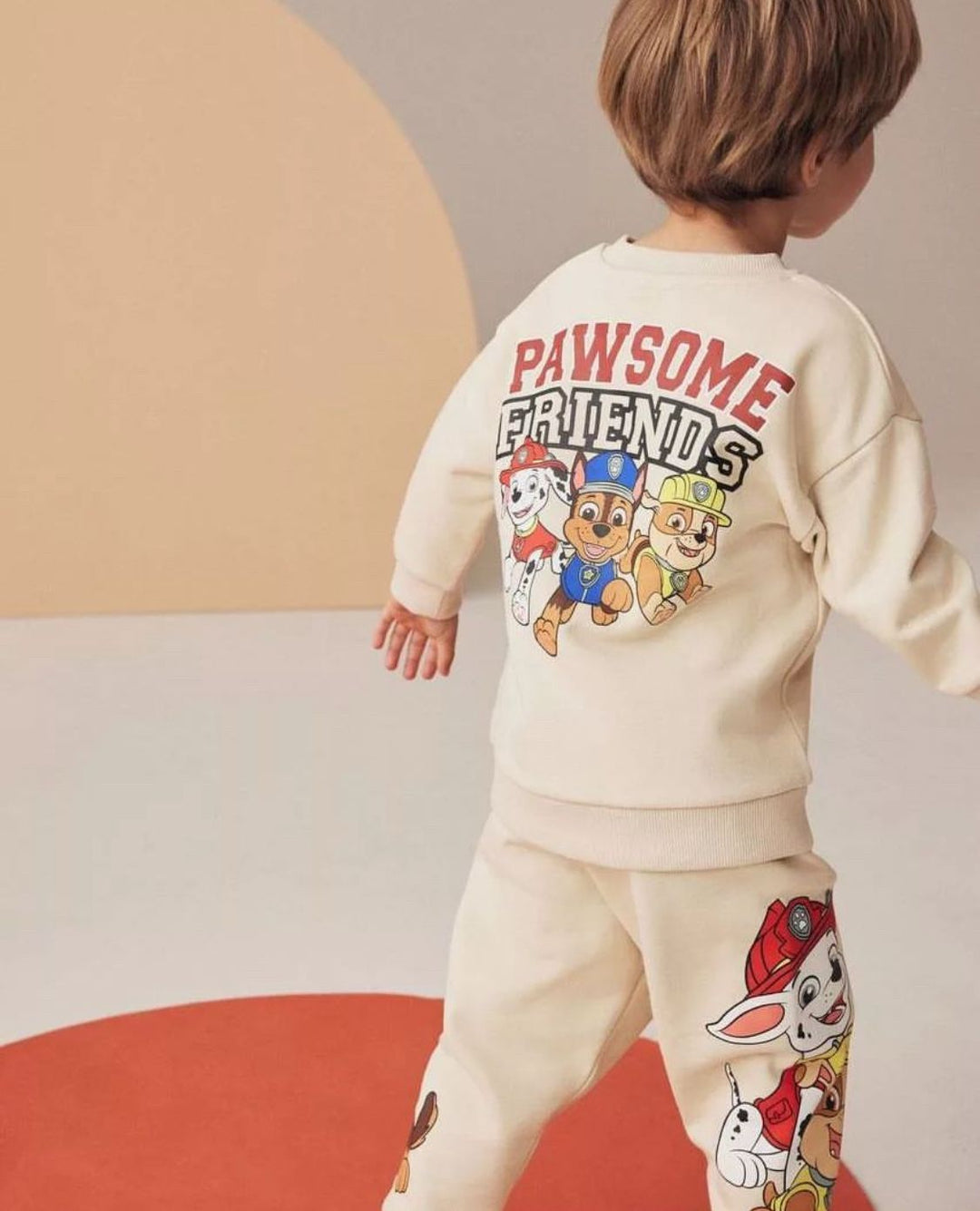 ¡La Comodidad y Estilo que Tu Pequeño Merece se encuentra en nuestros conjuntos deportivos del Rey Leon y sus amigos Favoritos!