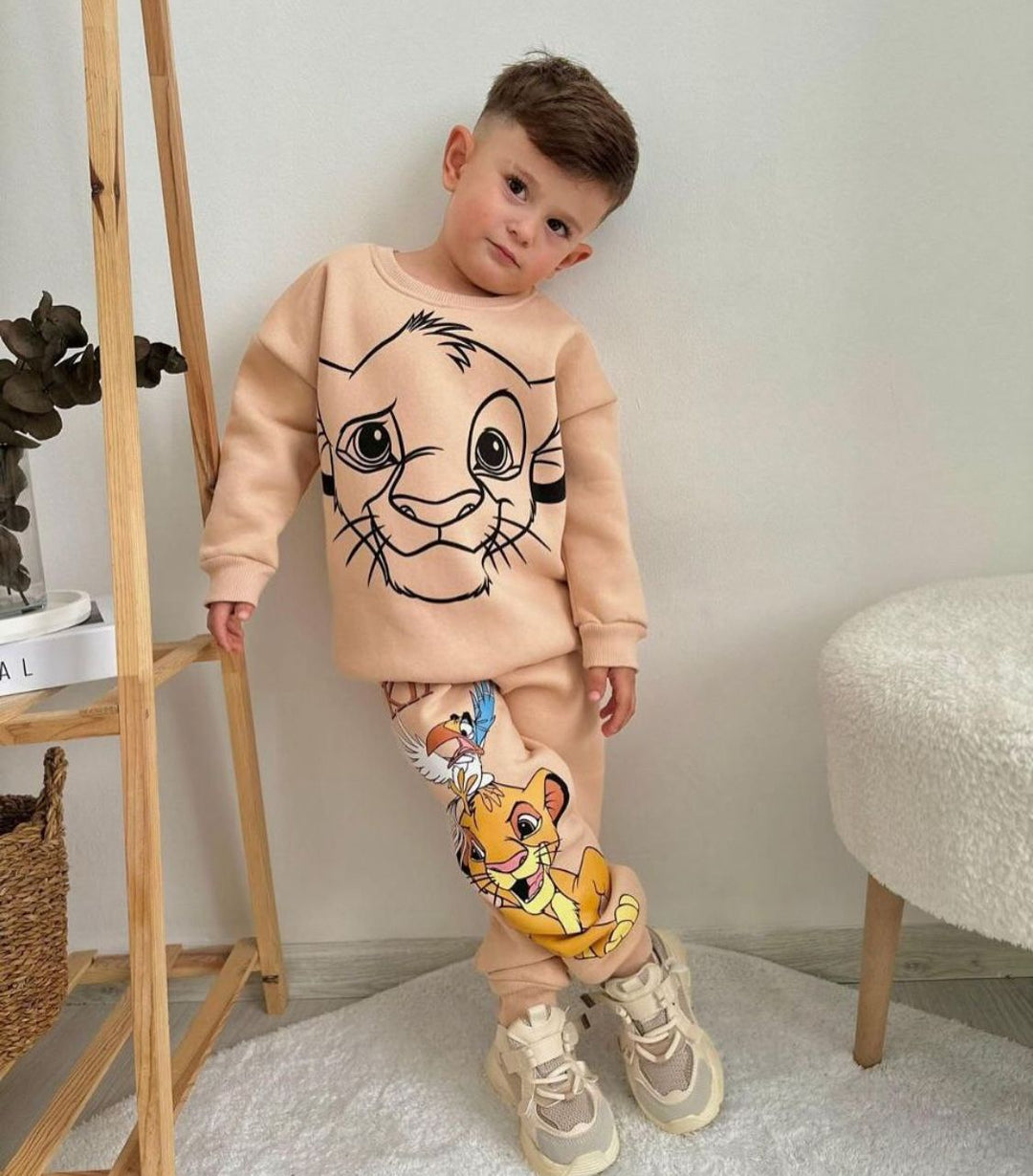 ¡La Comodidad y Estilo que Tu Pequeño Merece se encuentra en nuestros conjuntos deportivos del Rey Leon y sus amigos Favoritos!