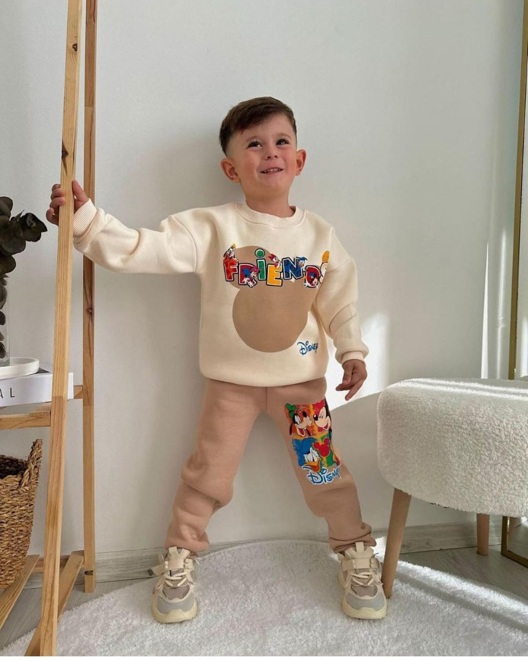 ¡La Comodidad y Estilo que Tu Pequeño Merece se encuentra en nuestros conjuntos deportivos del Rey Leon y sus amigos Favoritos!