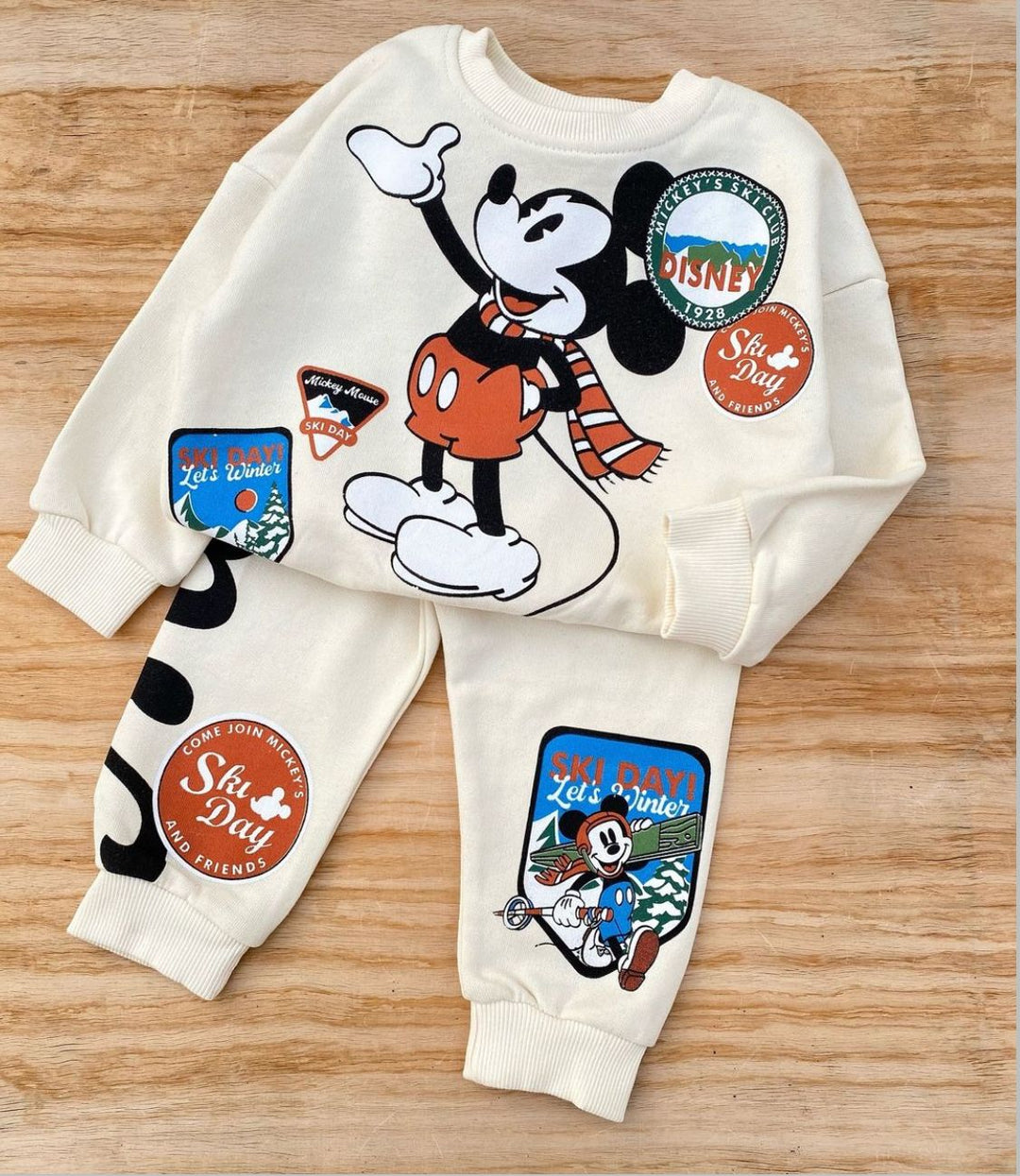 ¡La Comodidad y Estilo que Tu Pequeño Merece se encuentra en nuestros conjuntos deportivos del Rey Leon y sus amigos Favoritos!