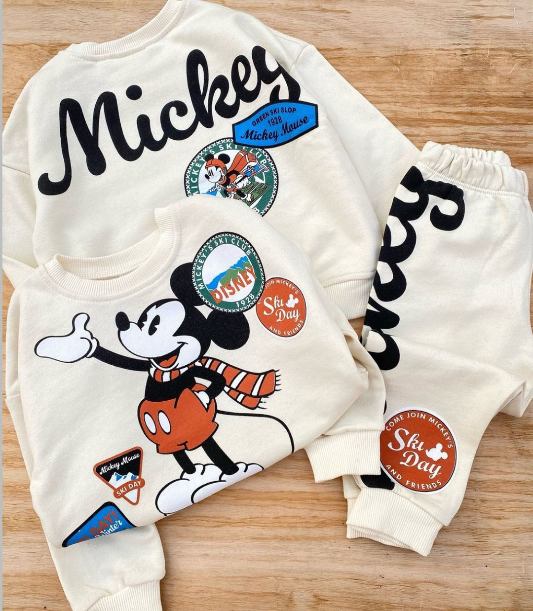 ¡La Comodidad y Estilo que Tu Pequeño Merece se encuentra en nuestros conjuntos deportivos del Rey Leon y sus amigos Favoritos!