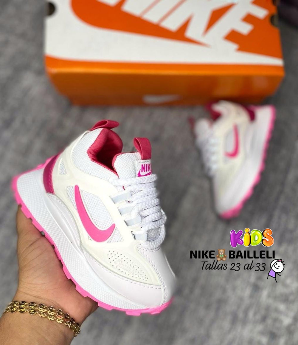 ¡Desata el estilo y la comodidad en cada paso! con nuestros Tenis  para que tus hijos corran y jueguen con el Máximo estilo.