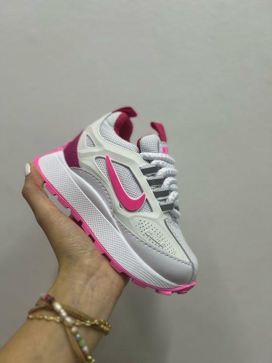¡Desata el estilo y la comodidad en cada paso! con nuestros Tenis  para que tus hijos corran y jueguen con el Máximo estilo.