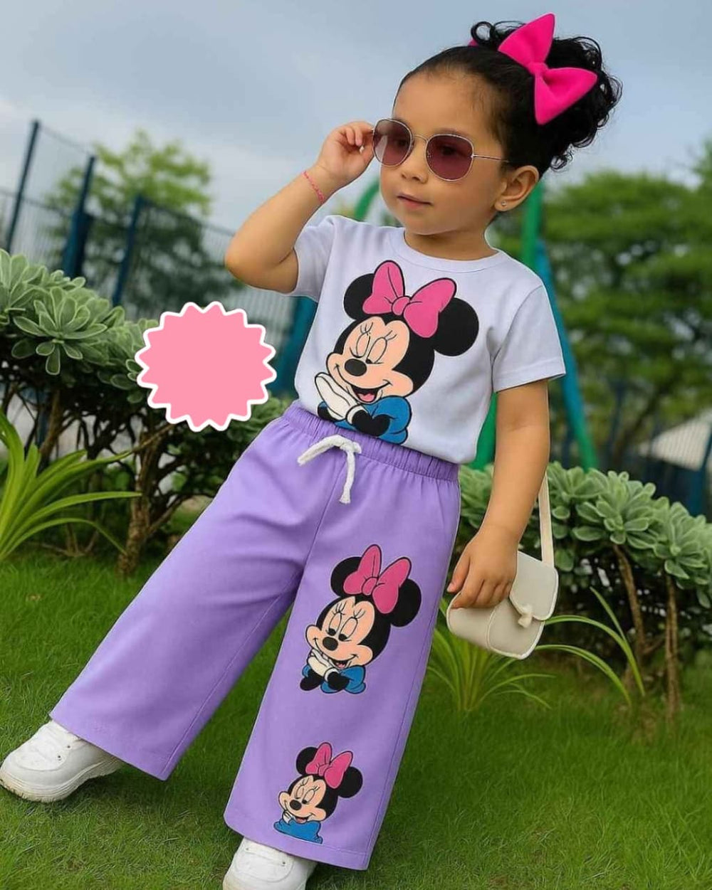 Tu niña, estilo icónico sin esfuerzo: confort premium con Mickey listo para cualquier plan.