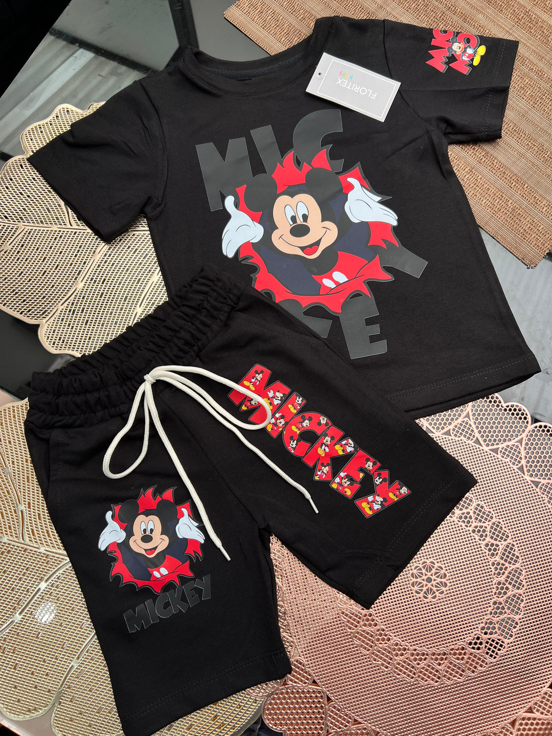 Conjunto Mickey Mouse Negro - flat lay